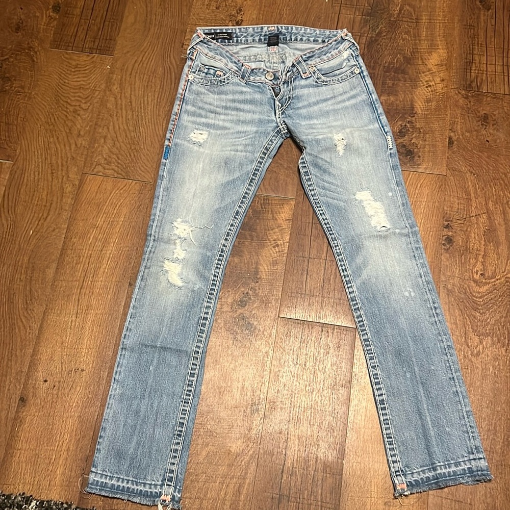 True Religion light wash, low rise, straight leg Jean – size 25